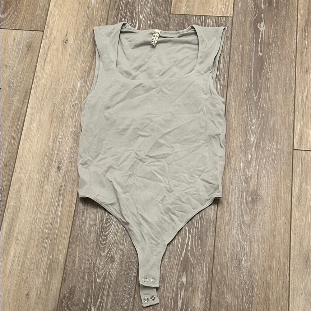 FREE PEOPLE Women’s Light Gray Sleeveless Bodysuit | size: XXS